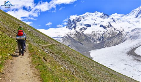  Walking with the Wind: A Visual Journey Through the Himalayas, Ein Ode an die majestätische Stille und die raue Schönheit der Berge