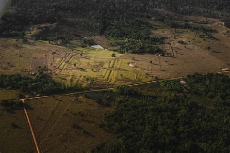  Earthworks: Excavating the Soul of Turkish Sculpture!  A profound exploration of human connection and the ephemeral nature of time